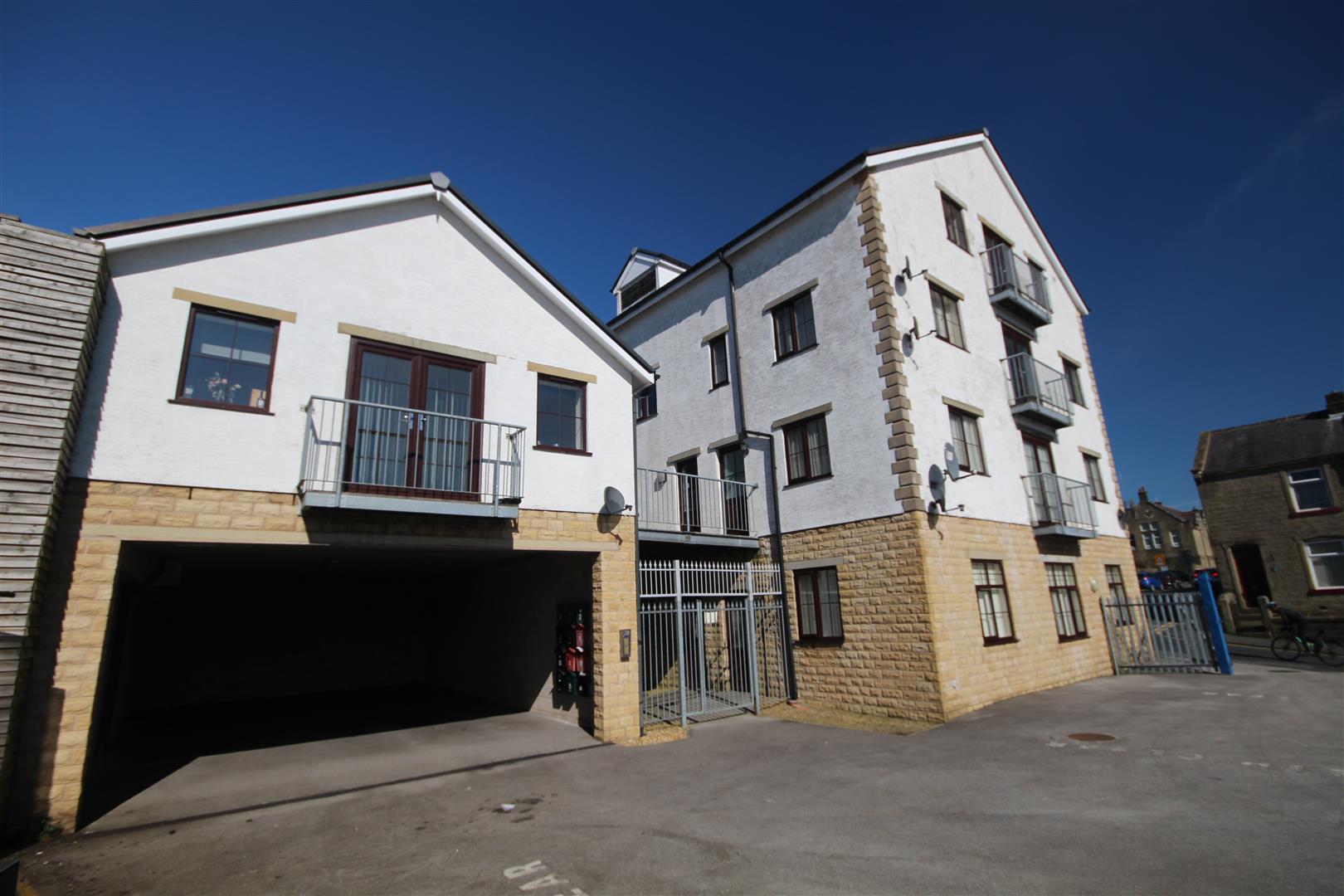 2 bedroom apartment For Sale in Colne - IMG_9578.JPG